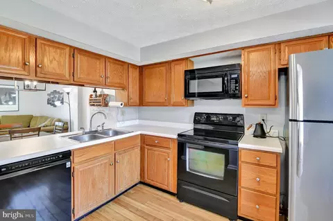 Kitchen - 3625 Handel Ct, Pasadena, MD 21122 photo 2 of 2