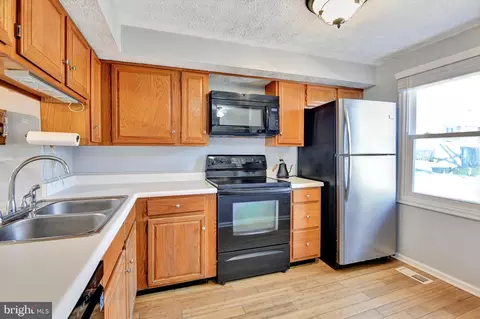 Kitchen - 3625 Handel Ct, Pasadena, MD 21122 photo 1 of 2