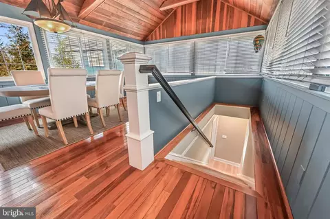 Entry Way - 3528 S River Ter, Edgewater, MD 21037 photo 3 of 4