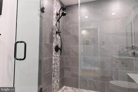 Bath - 3528 S River Ter, Edgewater, MD 21037 photo 3 of 4