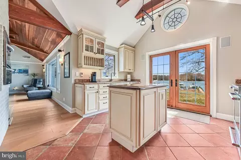 Kitchen - 3528 S River Ter, Edgewater, MD 21037 photo 3 of 4