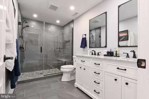 Bath - 3528 S River Ter, Edgewater, MD 21037 photo 2 of 4