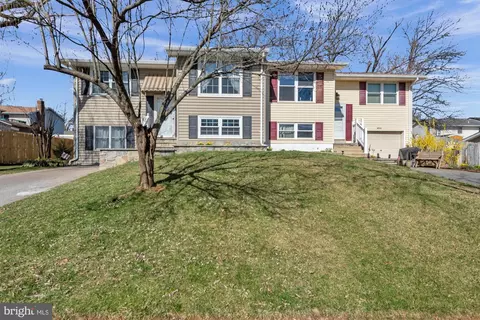 2513 Maytime Dr, Gambrills, MD 21054 photo 2