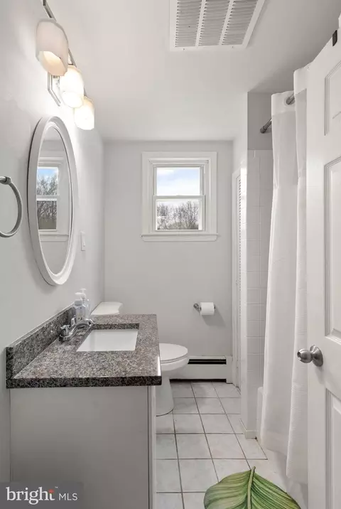 Bath - 7640 Lake Dr, Pasadena, MD 21122 photo 1 of 3