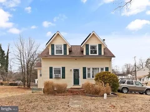 7640 Lake Dr, Pasadena, MD 21122