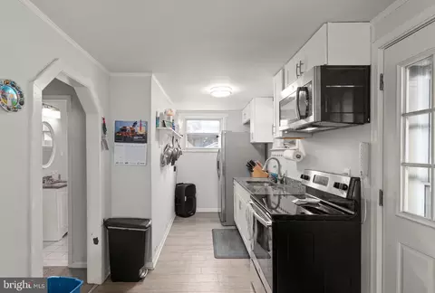 Entry Way - 7640 Lake Dr, Pasadena, MD 21122 photo 1 of 1