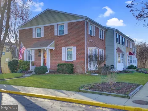 1840 Sharwood Pl, Crofton, MD 21114