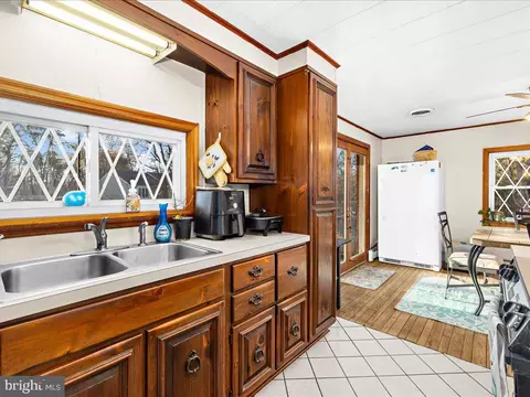Entry Way - 8121 Armiger Dr, Pasadena, MD 21122 photo 1 of 1