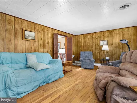 Living - 8121 Armiger Dr, Pasadena, MD 21122 photo 1 of 2