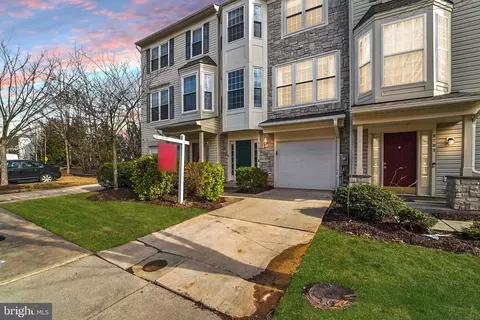 8207 Brooktree St, Laurel, MD 20724 photo 2