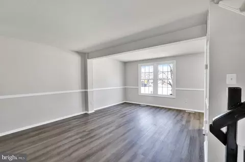 Living - 8051 Croydon Way, Pasadena, MD 21122 photo 4 of 5