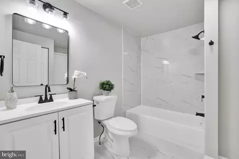 Bath - 8051 Croydon Way, Pasadena, MD 21122 photo 2 of 4