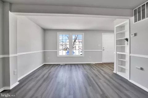 Living - 8051 Croydon Way, Pasadena, MD 21122 photo 3 of 5