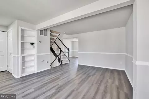 Living - 8051 Croydon Way, Pasadena, MD 21122 photo 2 of 5