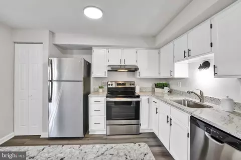 Kitchen - 8051 Croydon Way, Pasadena, MD 21122 photo 1 of 3