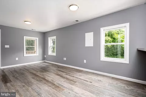 Living - 61 Ark Rd, Lothian, MD 20711 photo 2 of 6