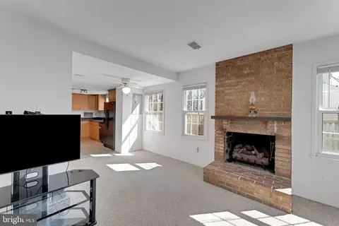 Living - 1436 Jerrold Pl, Crofton, MD 21114 photo 5 of 7