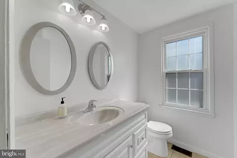 Bath - 1436 Jerrold Pl, Crofton, MD 21114 photo 2 of 2