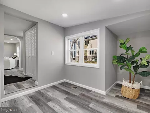 Entry Way - 7704 Edgewood Ave, Pasadena, MD 21122 photo 5 of 7