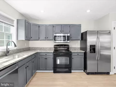 8081 Escalon Ave, Pasadena, MD 21122 photo 9