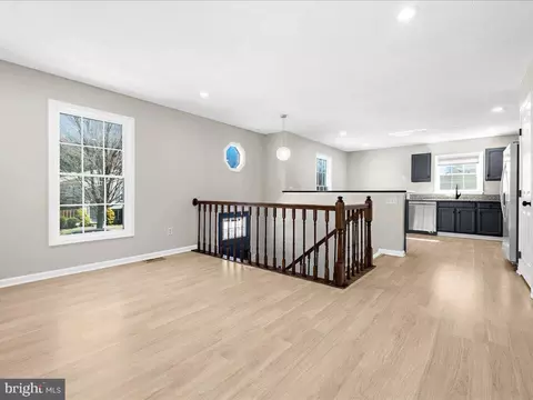8081 Escalon Ave, Pasadena, MD 21122 photo 5