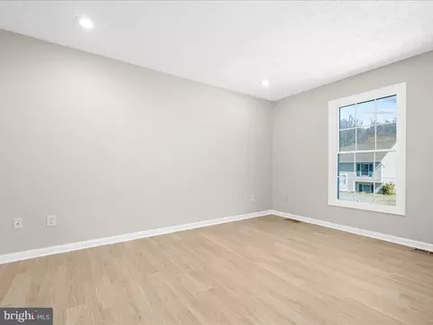 8081 Escalon Ave, Pasadena, MD 21122 photo 6