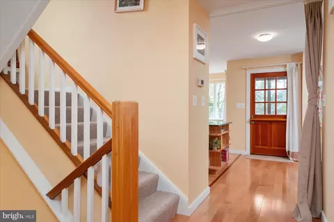 Entry Way - 169 E Bay View Dr, Annapolis, MD 21403 photo 3 of 7