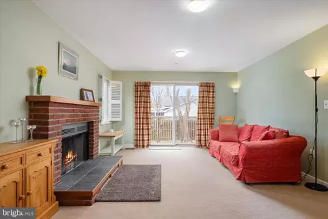 Living - 169 E Bay View Dr, Annapolis, MD 21403 photo 2 of 3