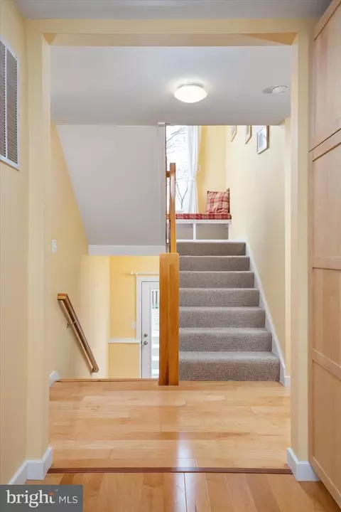 Entry Way - 169 E Bay View Dr, Annapolis, MD 21403 photo 4 of 7