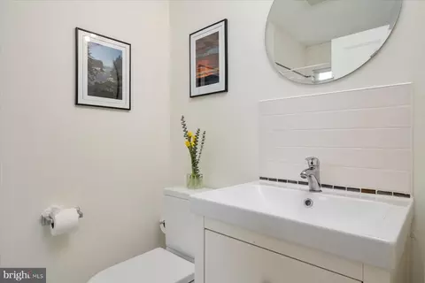 Bath - 169 E Bay View Dr, Annapolis, MD 21403 photo 1 of 5