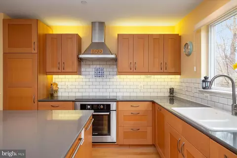 Kitchen - 169 E Bay View Dr, Annapolis, MD 21403 photo 3 of 3