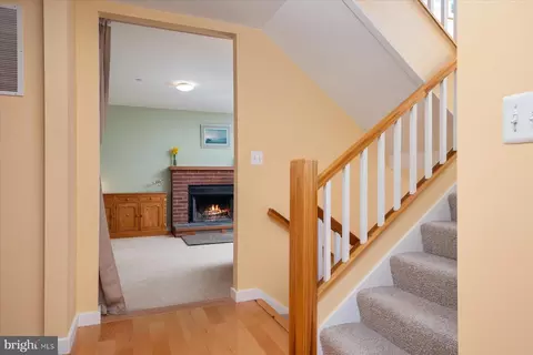 Entry Way - 169 E Bay View Dr, Annapolis, MD 21403 photo 1 of 7