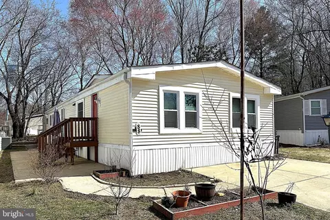 88 Edward Ln, Lothian, MD 20711