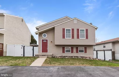 7796 Catherine Ave, Pasadena, MD 21122