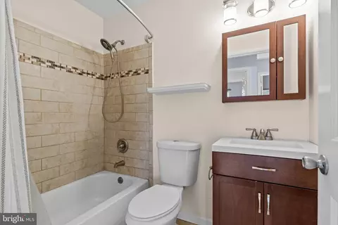 Bath - 7796 Catherine Ave, Pasadena, MD 21122 photo 1 of 3