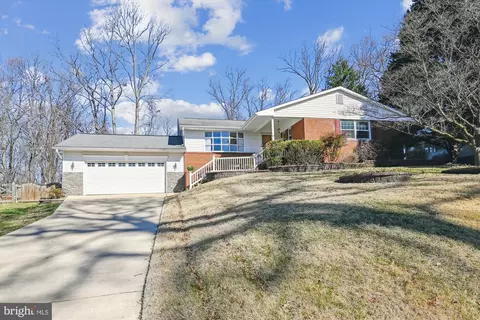 1574 Melanie Rd, Pasadena, MD 21122 photo 2