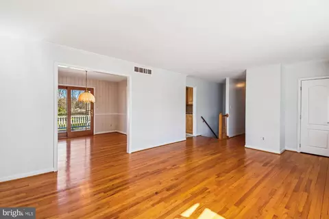 1574 Melanie Rd, Pasadena, MD 21122 photo 5