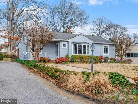 1412 Amphibian Dr, Pasadena, MD 21122