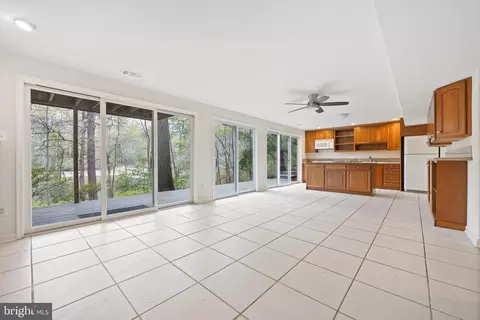 Living - 322 Piney Point Rd, Pasadena, MD 21122 photo 6 of 8