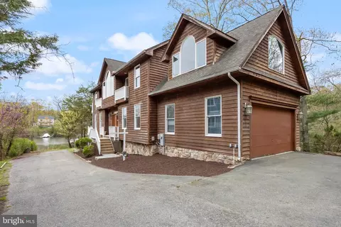 Exterior - 322 Piney Point Rd, Pasadena, MD 21122 photo 3 of 11