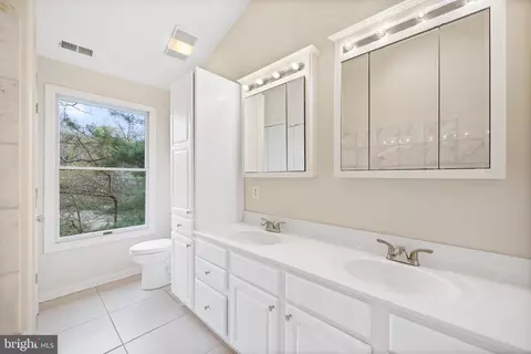 Entry Way - 322 Piney Point Rd, Pasadena, MD 21122 photo 5 of 5