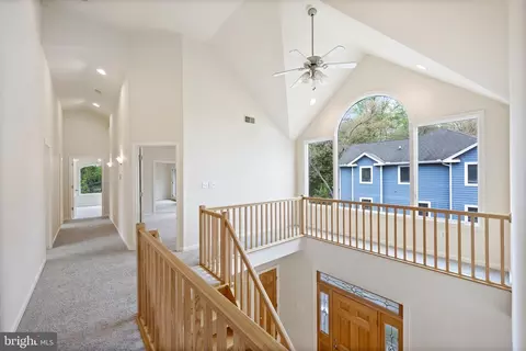 Entry Way - 322 Piney Point Rd, Pasadena, MD 21122 photo 4 of 5