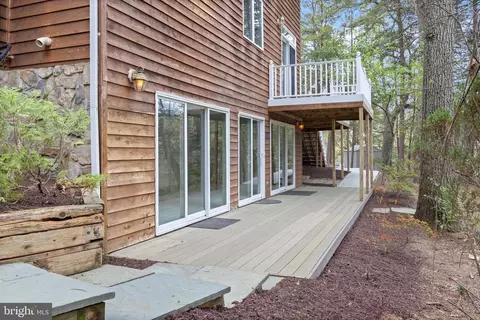 Exterior - 322 Piney Point Rd, Pasadena, MD 21122 photo 7 of 11