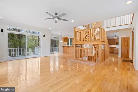 Living - 322 Piney Point Rd, Pasadena, MD 21122 photo 4 of 8
