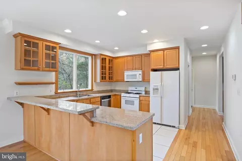 Kitchen - 322 Piney Point Rd, Pasadena, MD 21122 photo 1 of 3