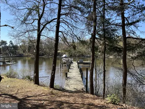 View/Area - 322 Piney Point Rd, Pasadena, MD 21122 photo 2 of 6