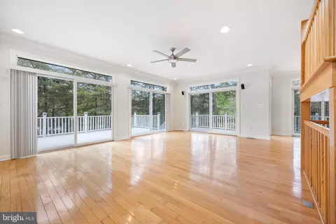 Living - 322 Piney Point Rd, Pasadena, MD 21122 photo 2 of 8