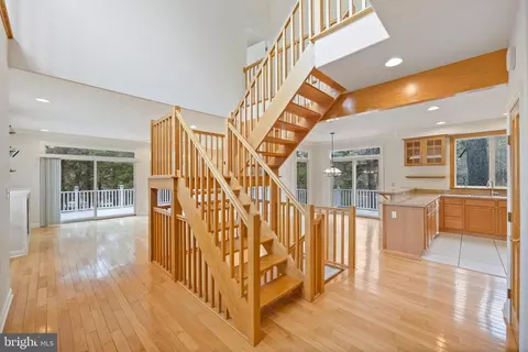 Entry Way - 322 Piney Point Rd, Pasadena, MD 21122 photo 1 of 5