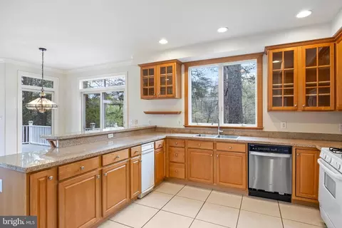 Kitchen - 322 Piney Point Rd, Pasadena, MD 21122 photo 2 of 3