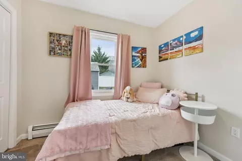 Bedroom - 1735 Fairhill Dr, Edgewater, MD 21037 photo 2 of 4